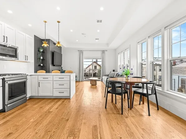 239 Lexington St #2, Boston, MA 02128