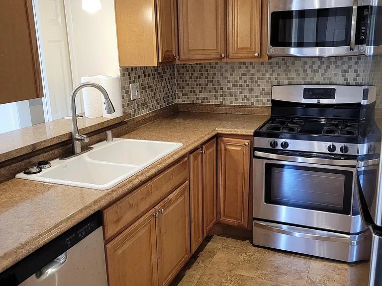169 Lemon Grv — Photo 6