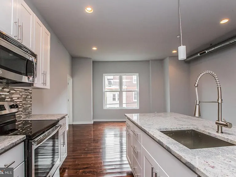 701 N 2nd St #4R — Photo 3
