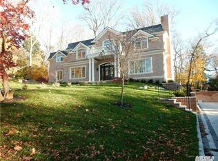 30 Amherst Rd, Great Neck, NY 11021