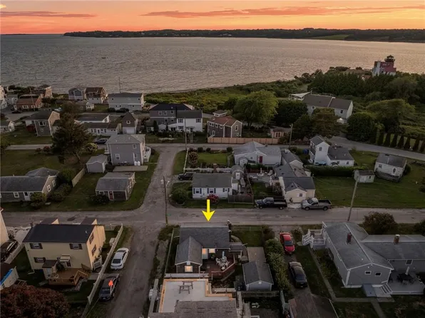 30 Ronnie St, Tiverton, RI 02878