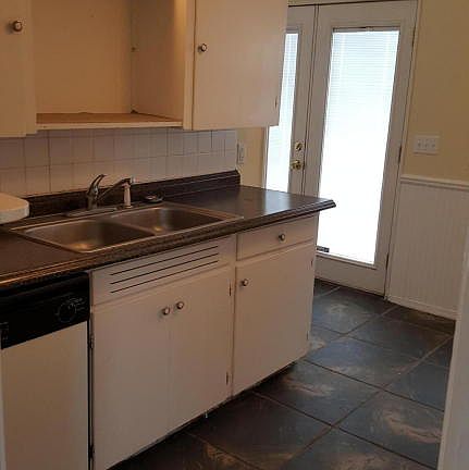 4th image of 2509 Hillsdale Ave