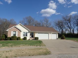 47 White Tail Dr, Carlinville, IL 62626