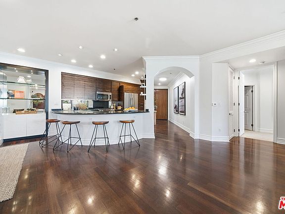 4th image of 850 N Croft Ave APT 202