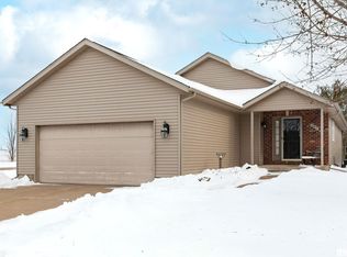 301 Country Club Ct, Eldridge, IA 52748