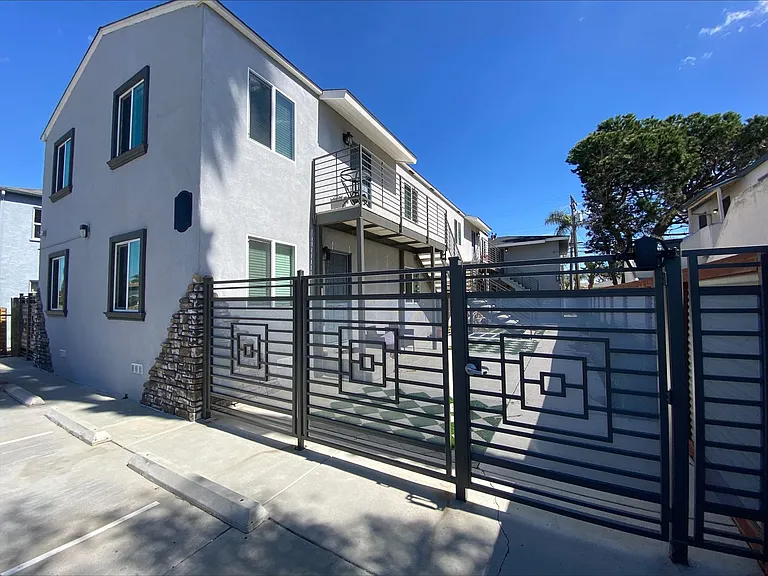 AC! In Unit Washer & Dryer! Reserved Onsite Parking! Downstairs Home! — Photo 17