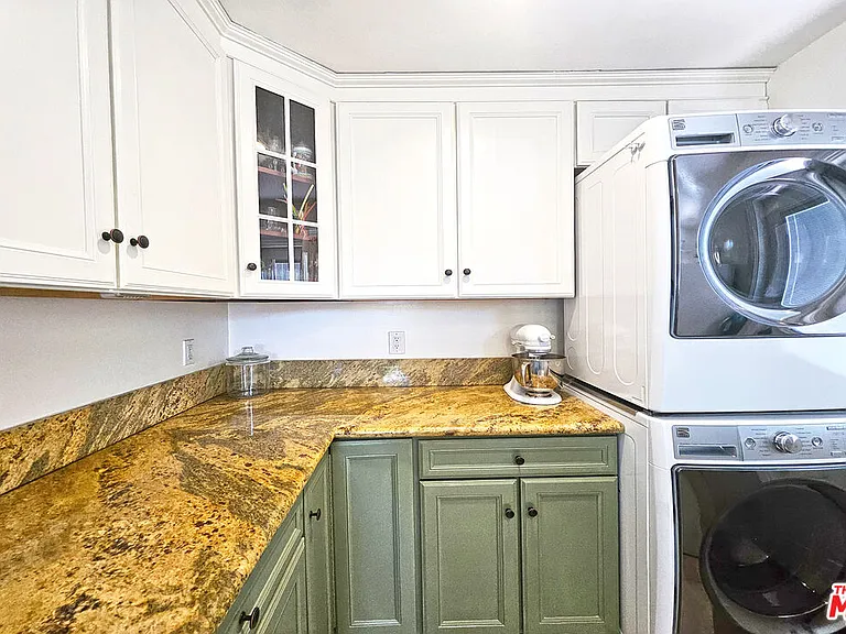 436 N Cordova St — Photo 12