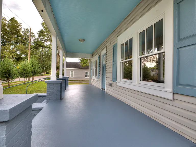 308 Douglas St — Photo 3
