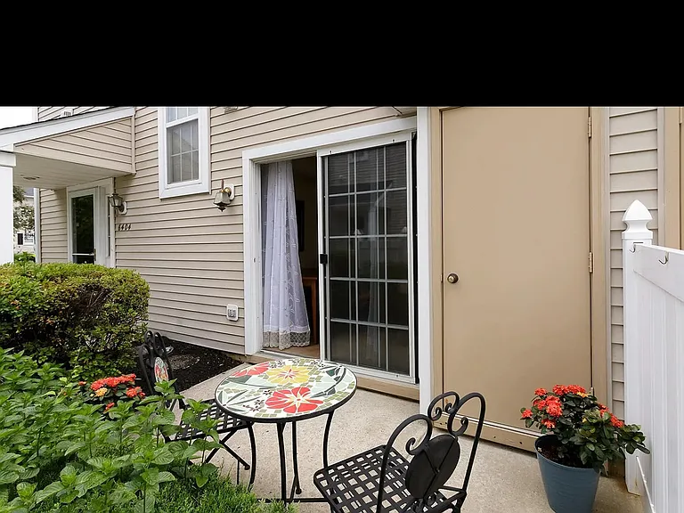 6404 Preston Way — Photo 9