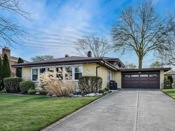 7621 Davis St, Morton Grove, IL 60053