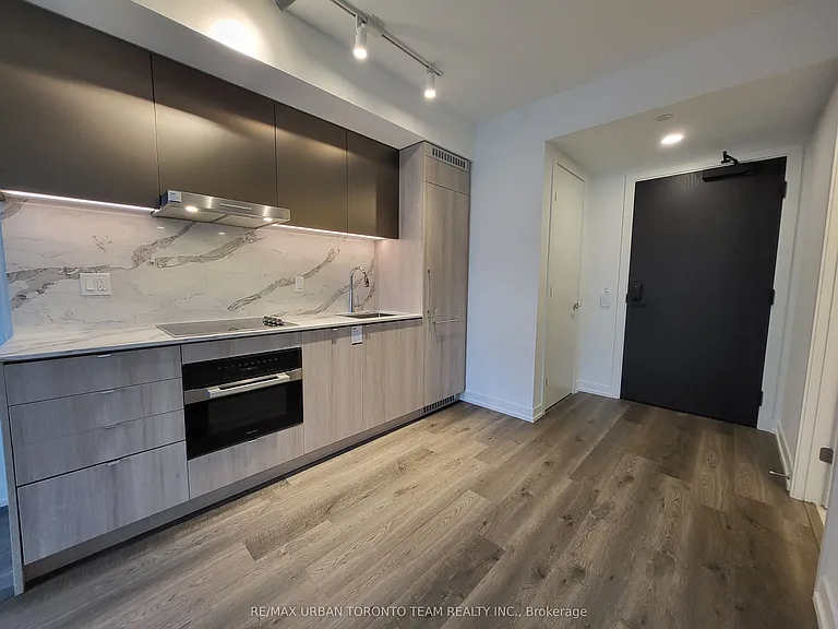 771 Yonge St #605 — Photo 3