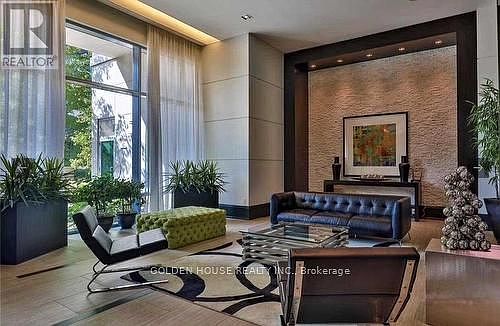 5th image of 17 Anndale Dr #Penthouse 102