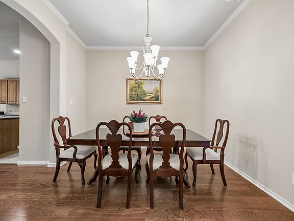 4th image of 504 Valencia Dr
