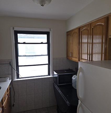 4th image of 1057 Cross Ave Floor 2