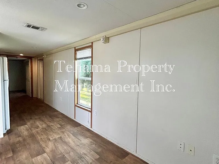 11885 Craig Ave — Photo 2