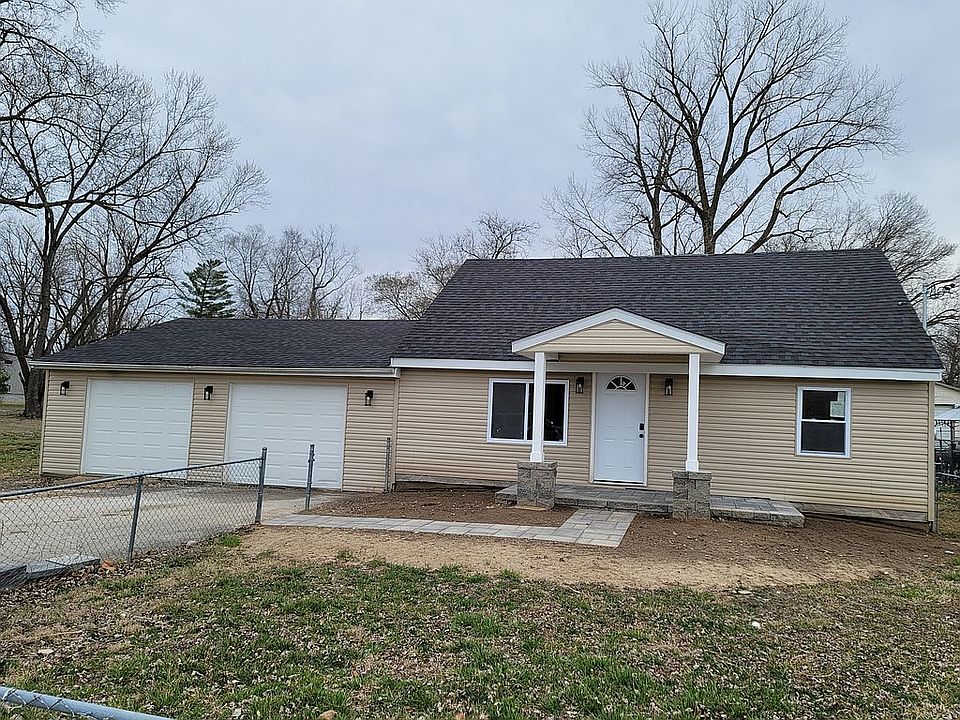 1st image of 813 Leonard Ave