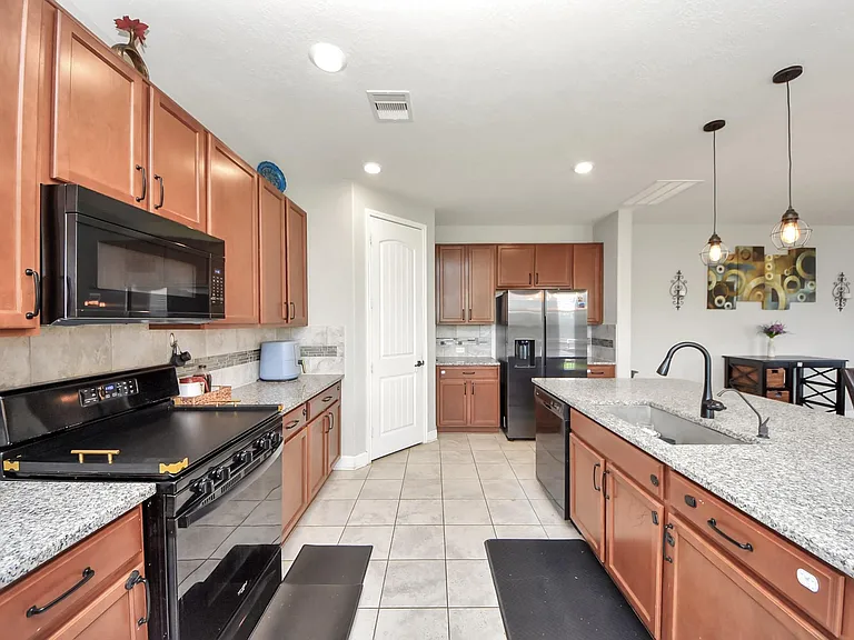 3705 Banbury Ln — Photo 10