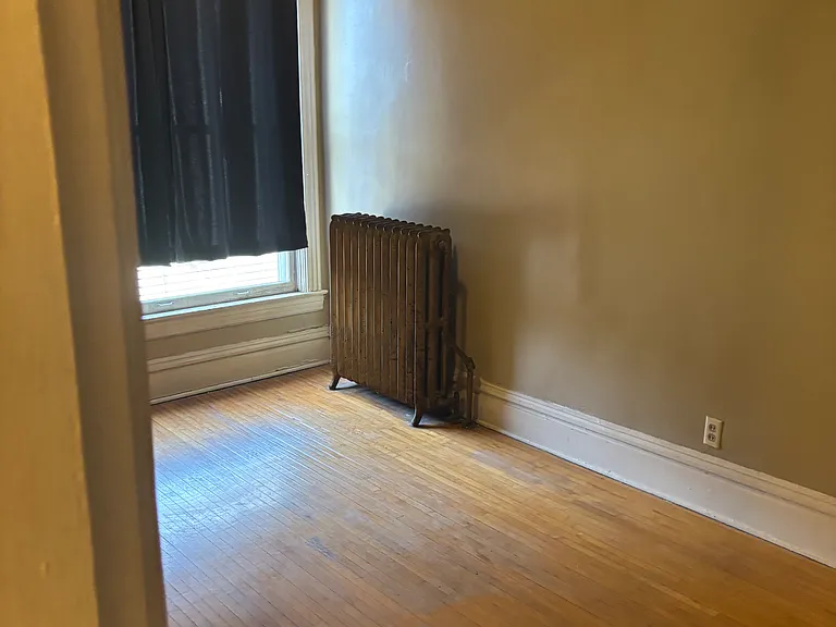164 Isabel St W #2 — Photo 6