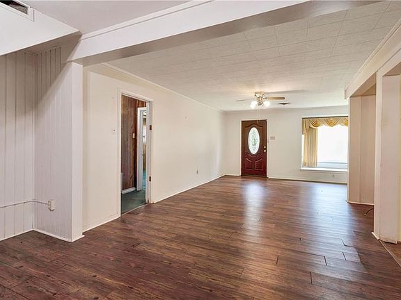 4th image of 425 Evergreen Dr