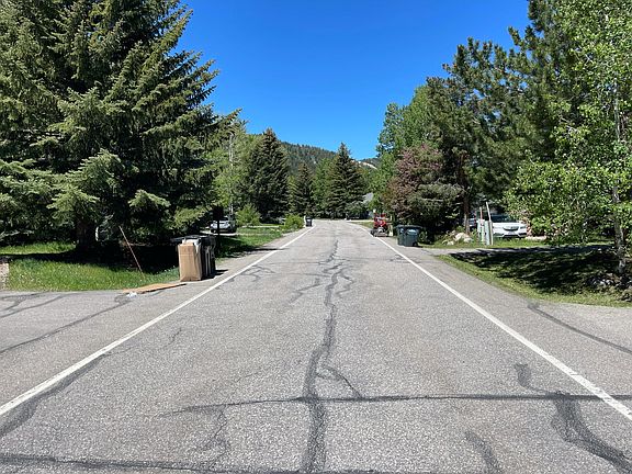 5th image of 391 Deer Blvd E