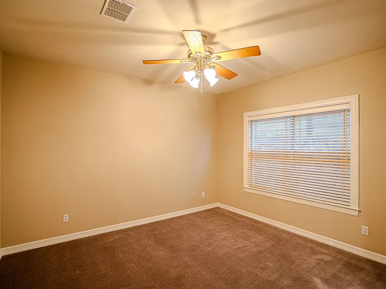 218 Hazeltine Dr — Photo 19