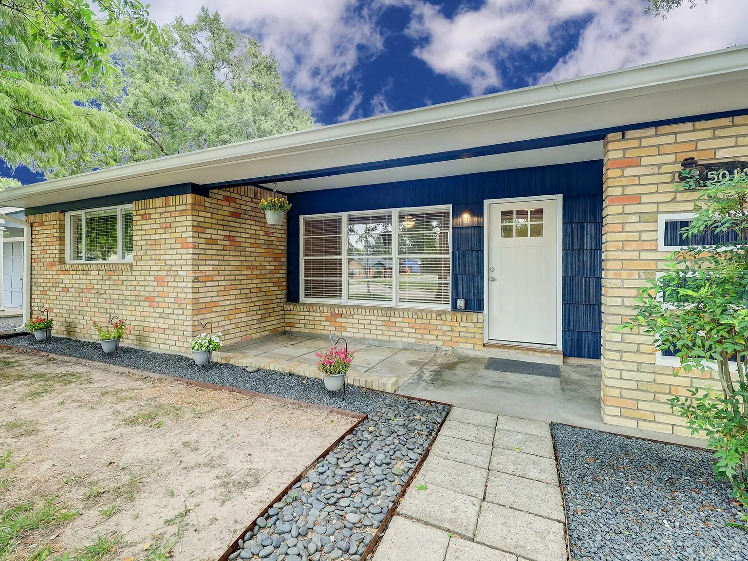 3 bed, 2.0 bath, 1497 sqft, $2,175 — Photo 4