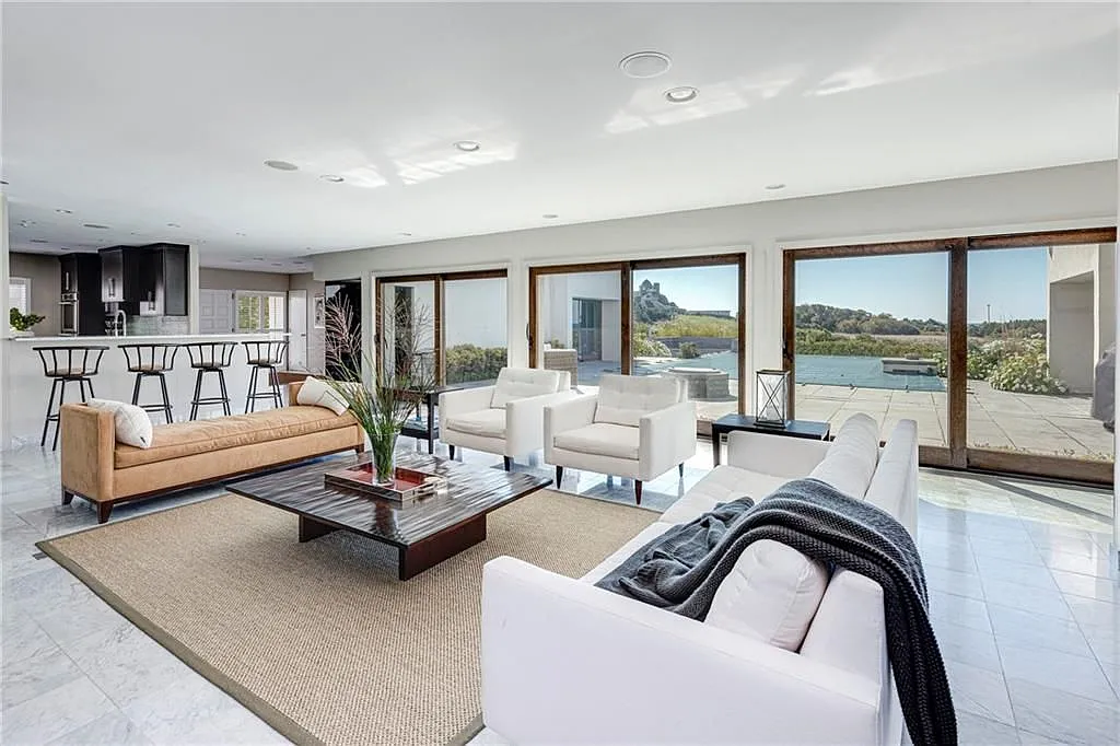 4 bed, 4.0 bath, 4131 sqft, $20,000 — Photo 1