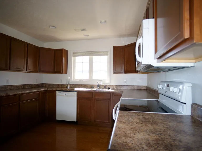 175 Kays Dr — Photo 8