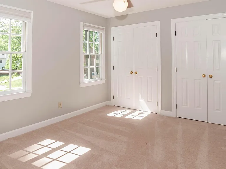 104 Lively Ct E — Photo 3