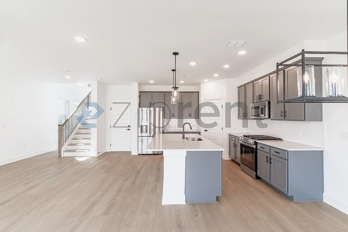 3 bed, 2.5 bath, 1950 sqft, $2,750 — Photo 3