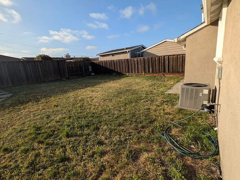 1221 Fordham Ave — Photo 31