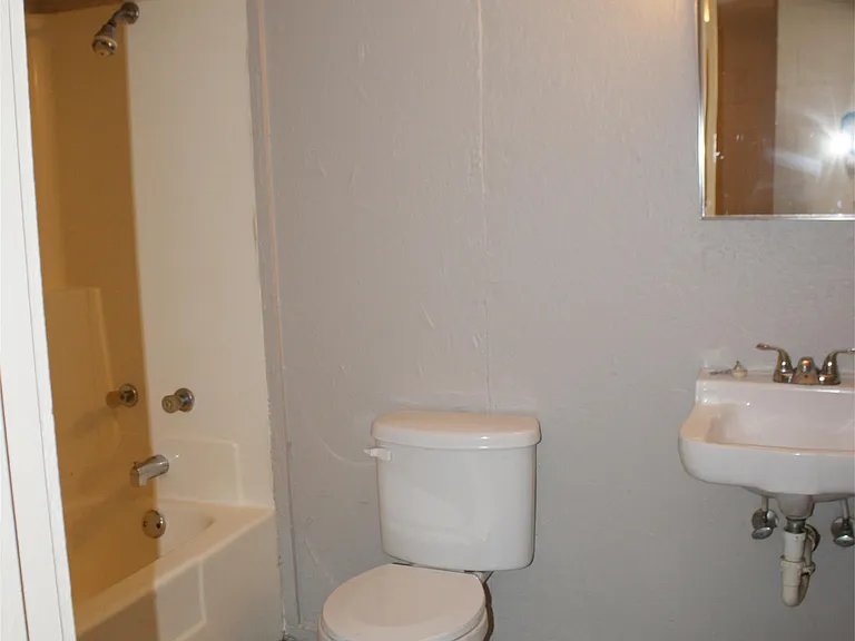 620 N Leverett Ave #C — Photo 5
