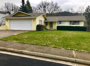 427 Nugget Dr, Rogue River, OR 97537