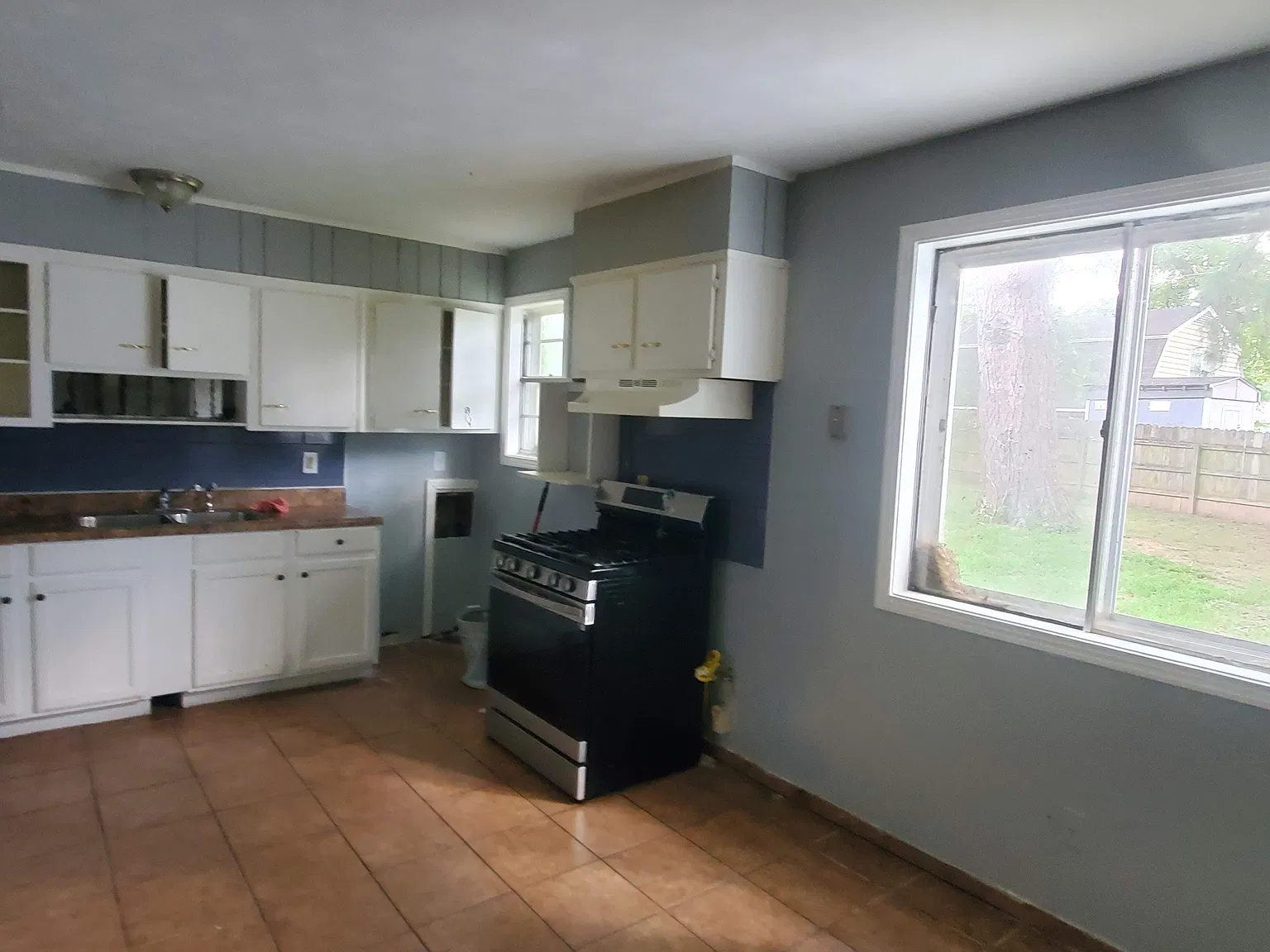 4 bed, 2029 sqft, $1,600 — Photo 2