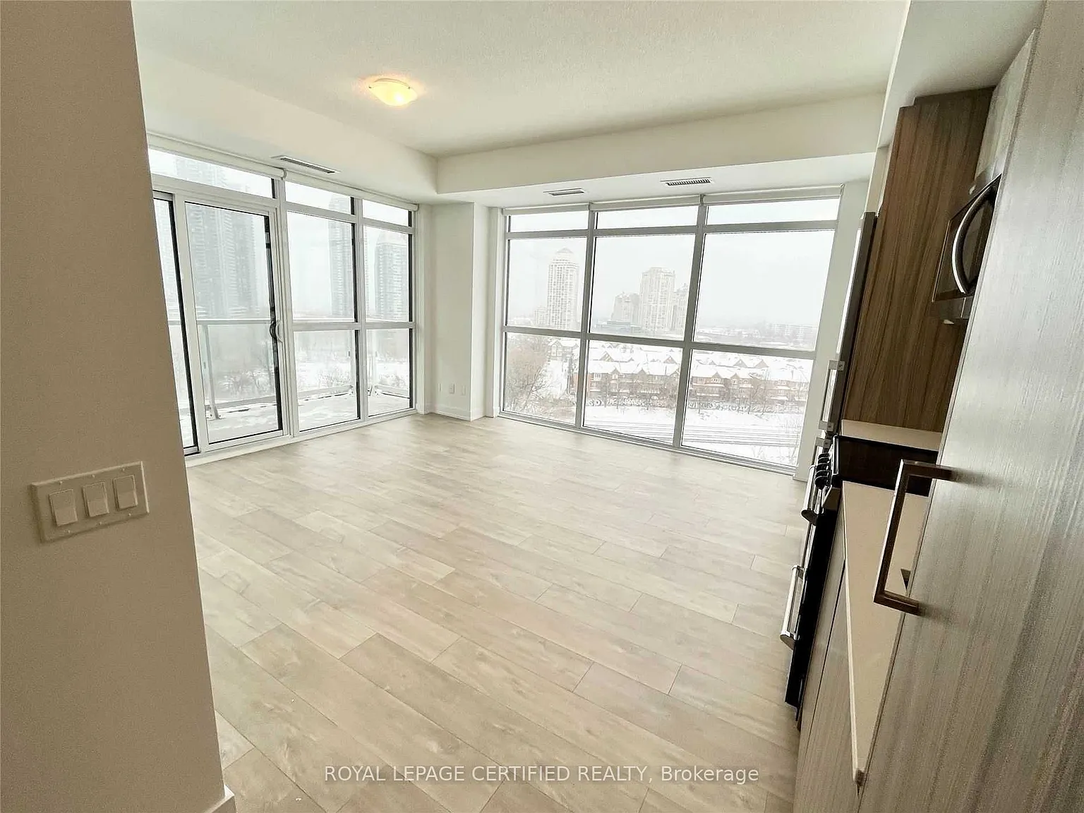 251 Manitoba St — Photo 4