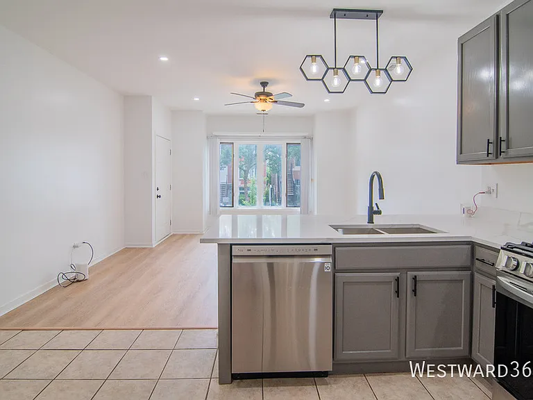 2534 W Harrison St #1 — Photo 1