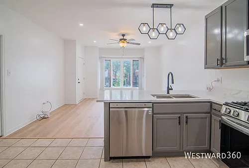 2534 W Harrison St #1 Photo 1