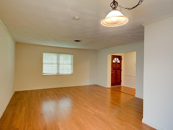 3rd image of 10428 Chesterton Dr