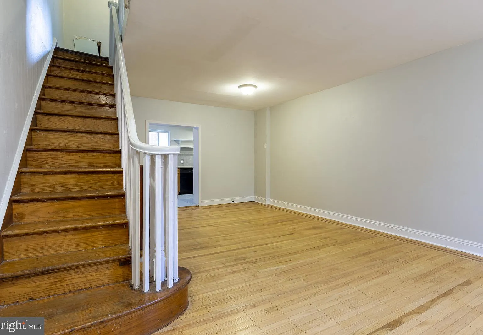 3 bed, 1.0 bath, 1100 sqft, $1,795 — Photo 4