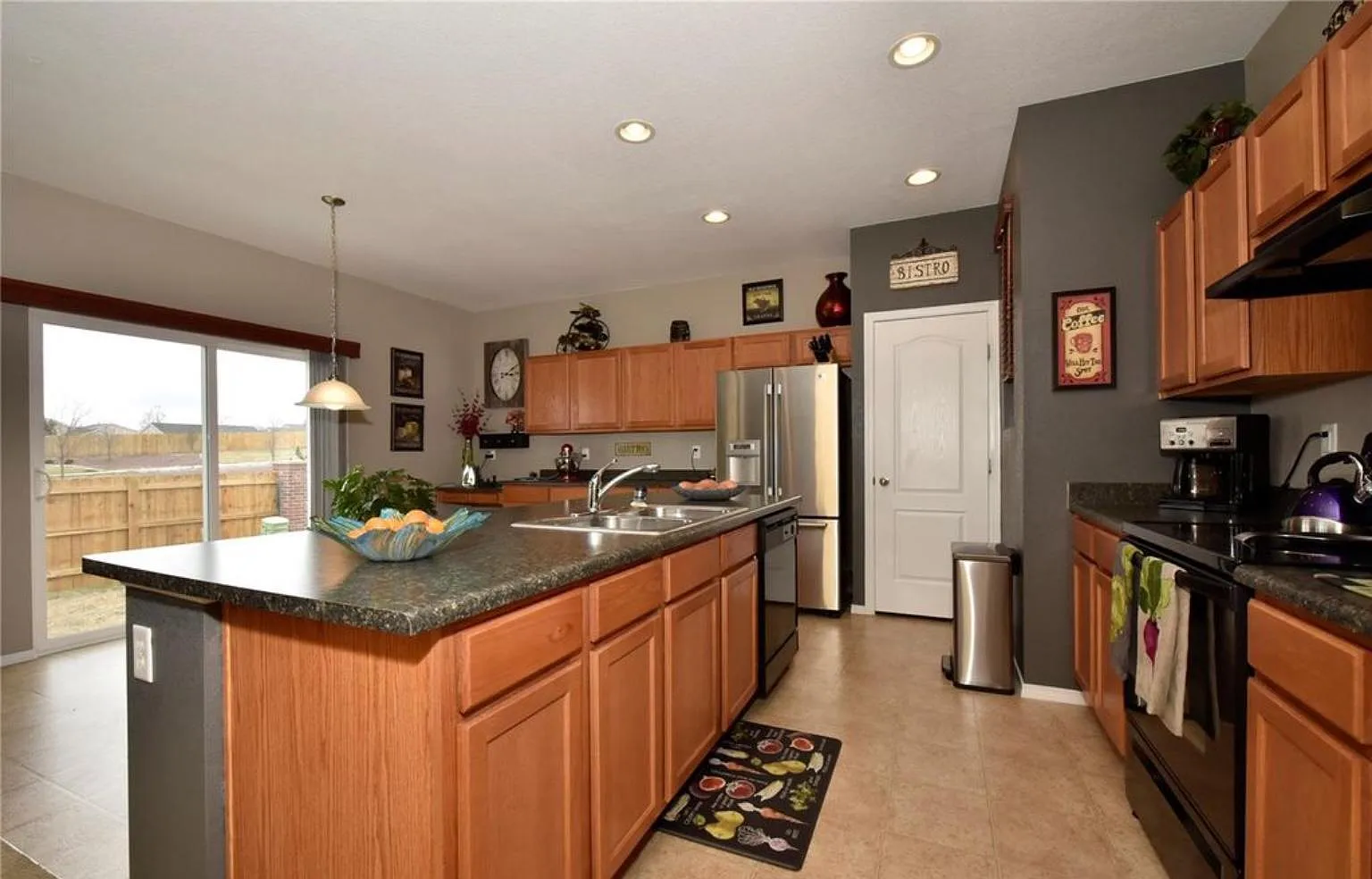 2 bed, 3.5 bath, 2151 sqft, $2,175 — Photo 2