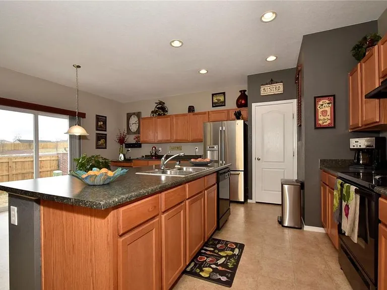 Large Kitchen w/ center island