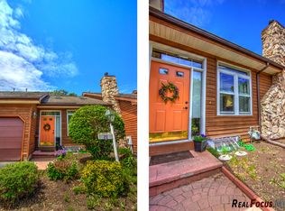 20 Lillian Ln, Troy, NY 12180