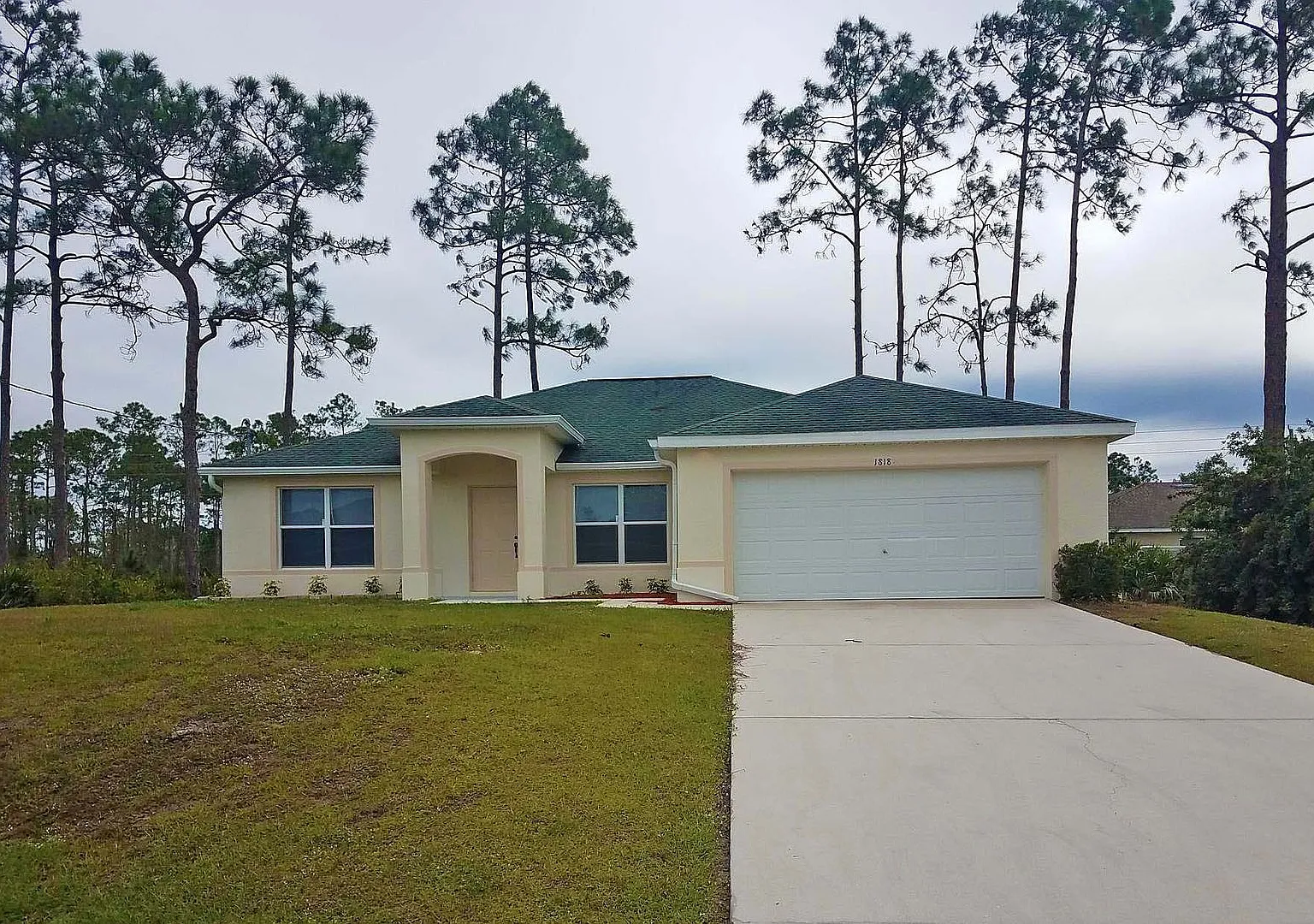 Available Now . Huge 4 bedroom/Greenbriar Area. — Photo 1