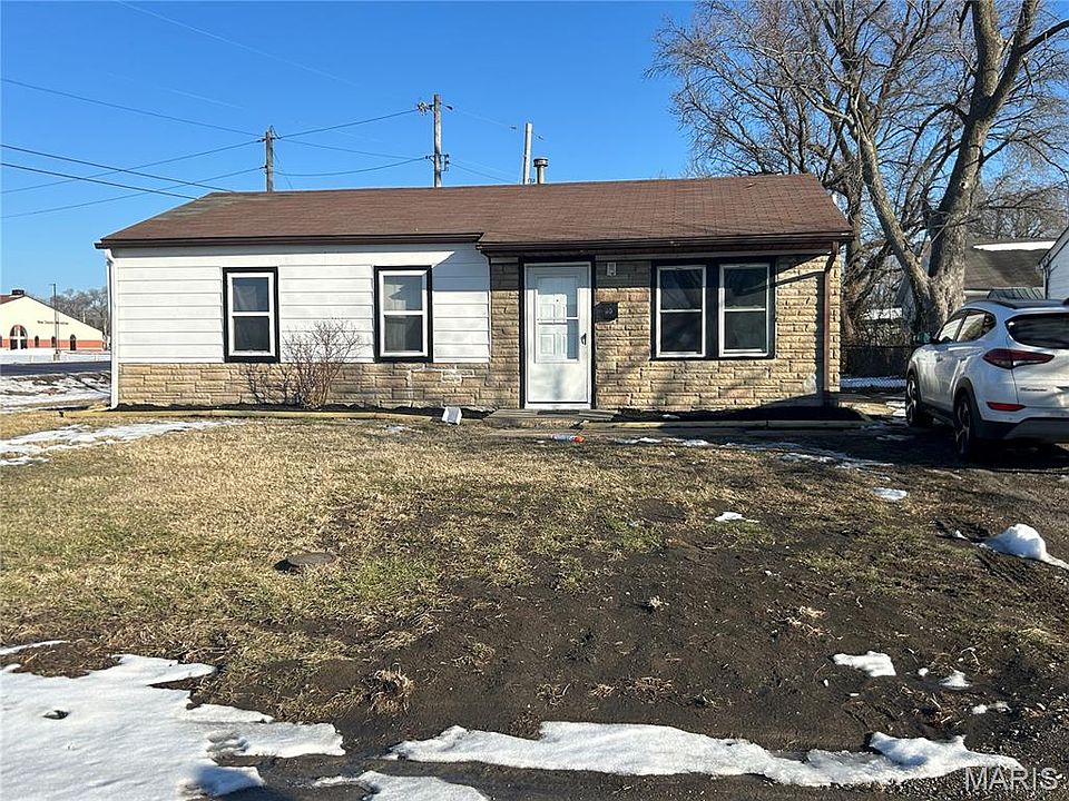 1st image of 601 Saint Monica Dr