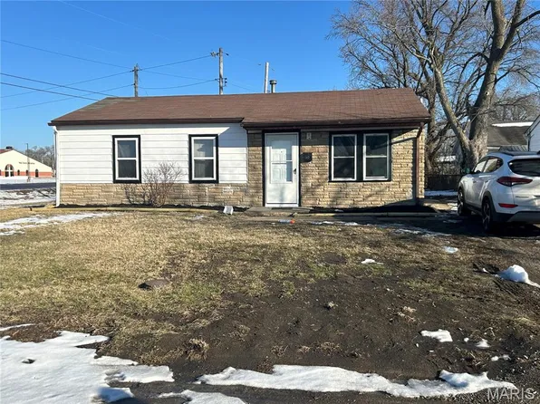 601 Saint Monica Dr, Cahokia, IL 62206