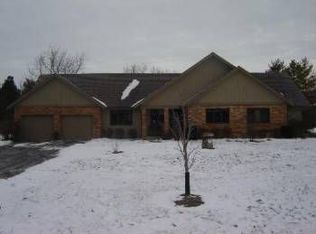 14 Thornfield Ln, Hawthorn Woods, IL 60047