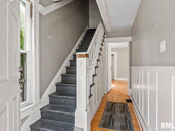2nd image of 1901 S Spring St