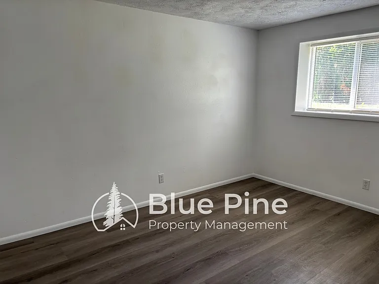 411 Gladstone St #3 — Photo 7