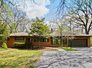 780 Oak Spring Ln, Libertyville, IL 60048