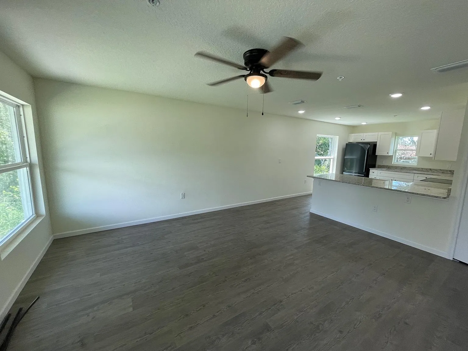 2 bed, 1010 sqft, $1,595 — Photo 4